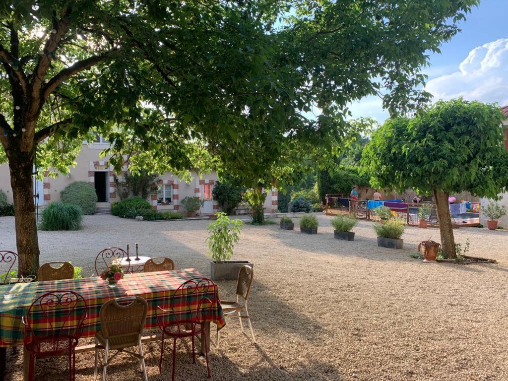 Chambres d'hôtes de la pilatière Persac Extérieur photo